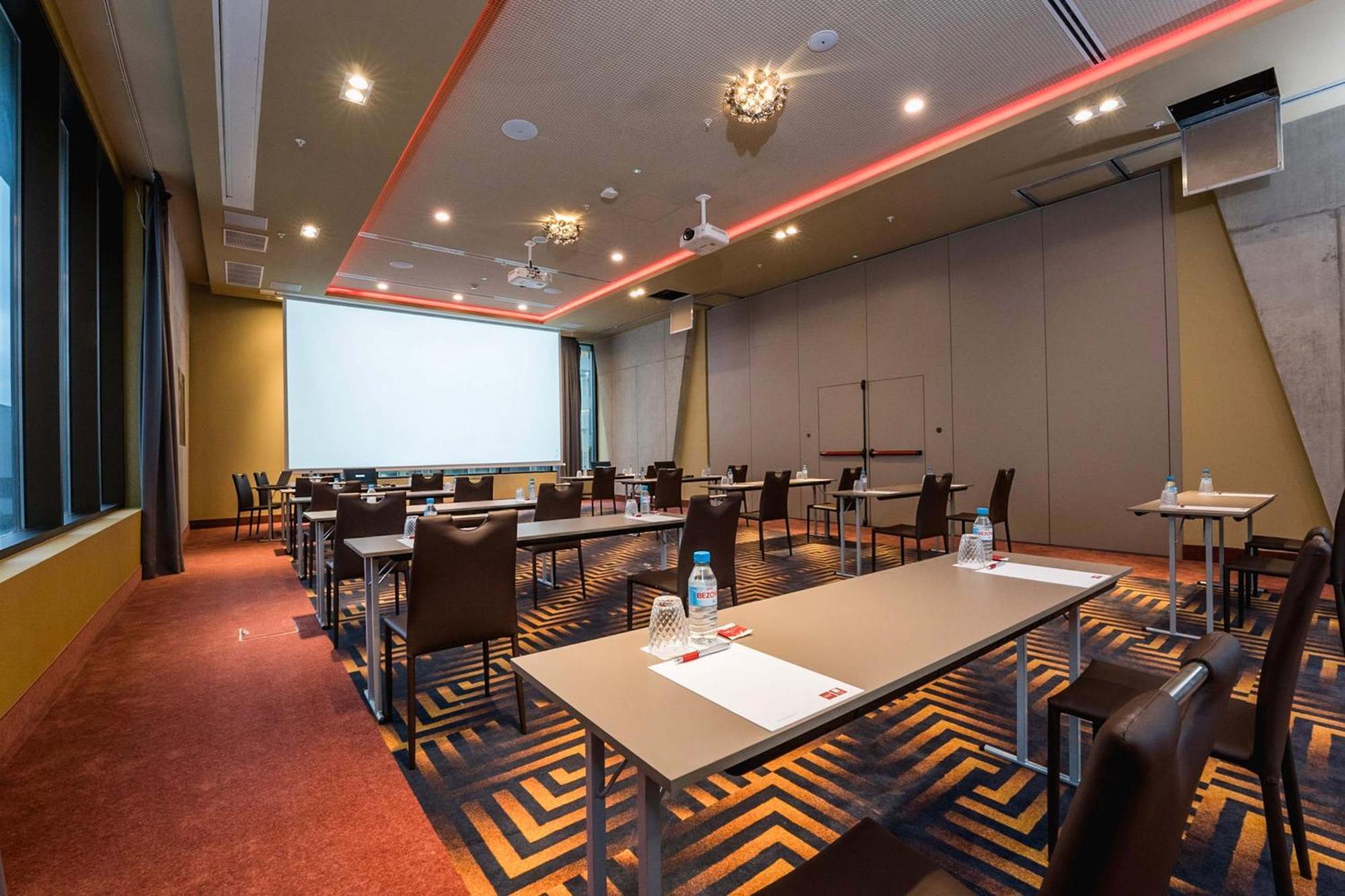 Leonardo Royal Hotel Barcelona Fira Bagian luar foto